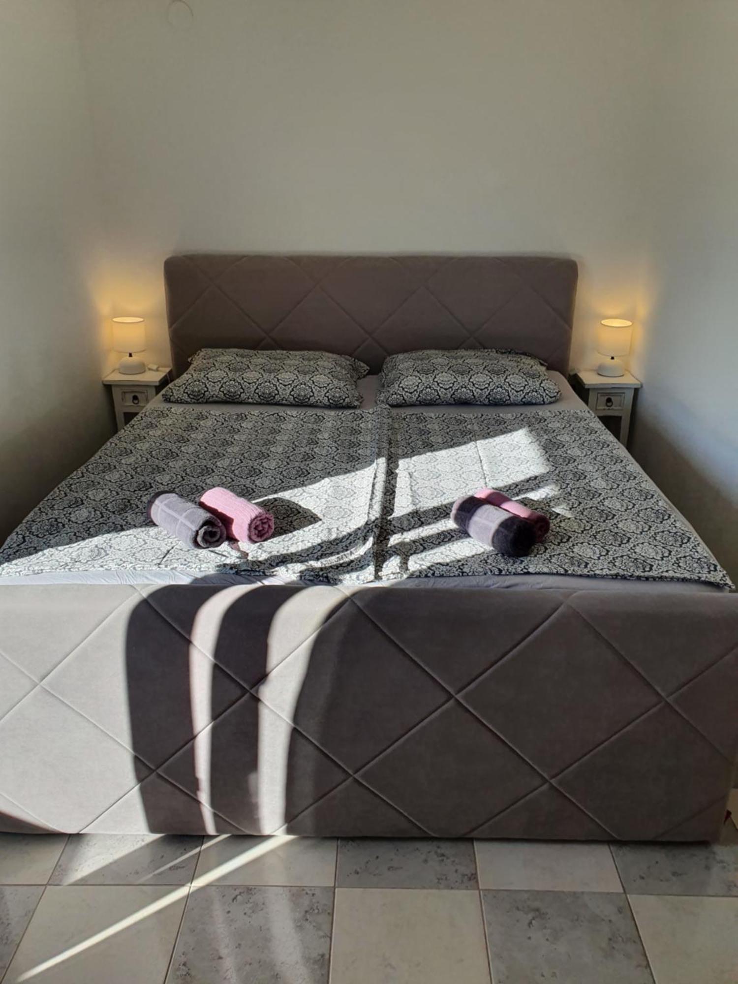 Apartments Zadar Nin Anton I Martina Vrsi Szoba fotó